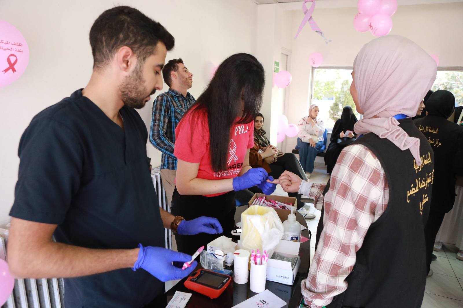 /PhotoGallery/افتتاح اليوم الطبي المجاني في الجامعة الأردنية بالتعاون مع مركز الحسين للسرطان (6).jpg